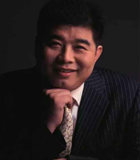 钢铁巨无霸震撼上市！70后创始人李茂津誓做全球管业第一雄狮