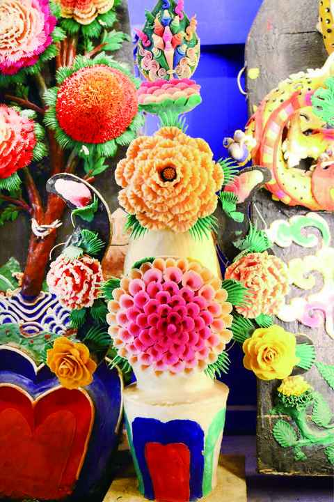 酥油花：盛开在冰点的奇异之花——西藏热浸涂塑钢管制造厂带您探索