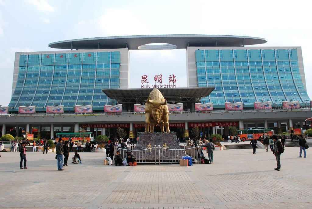 奥仁格管道推荐：潮州热浸塑涂塑钢管与汕昆高速公路的纽带