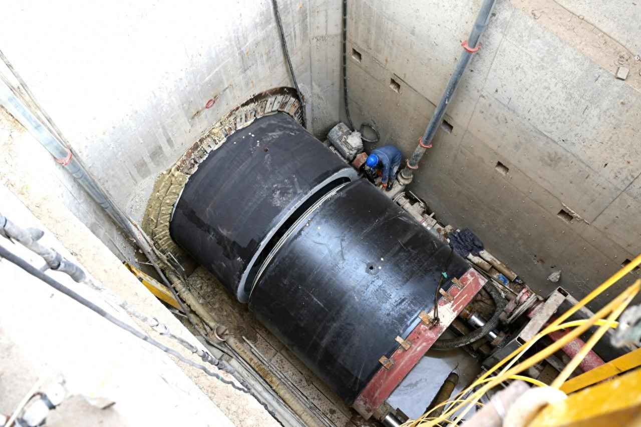 宁夏最长电力地下顶管工程贯通