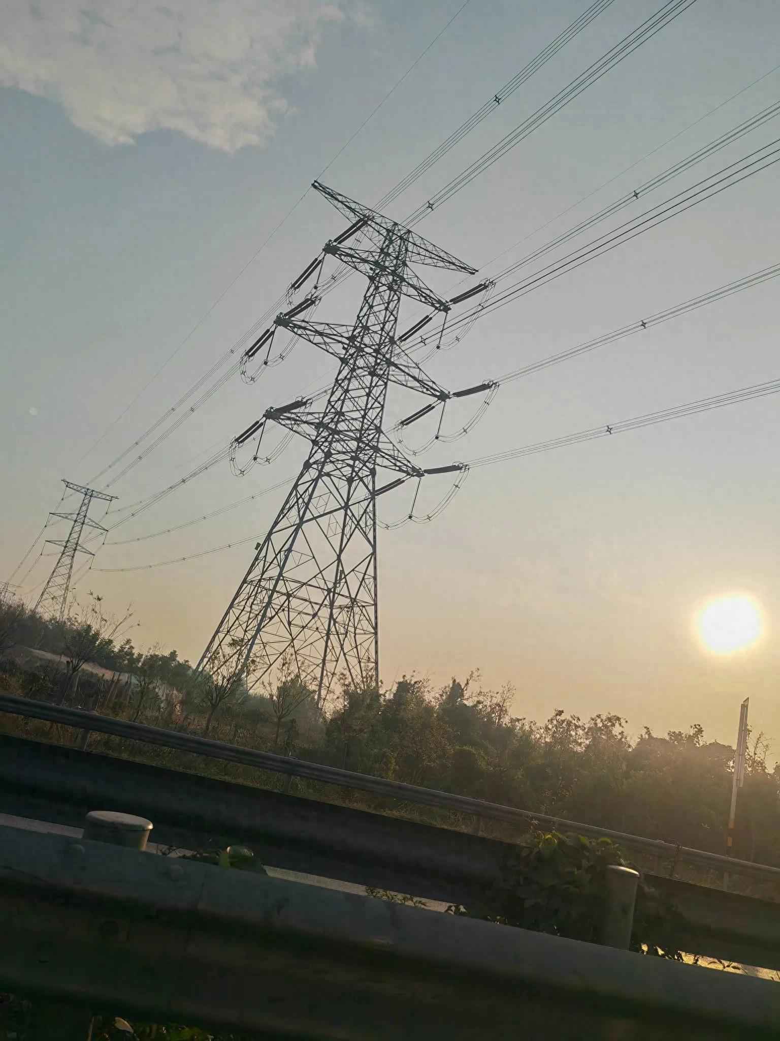 为什么入户电线用铜，特高压输电却用铝？揭秘材料选择背后的智慧