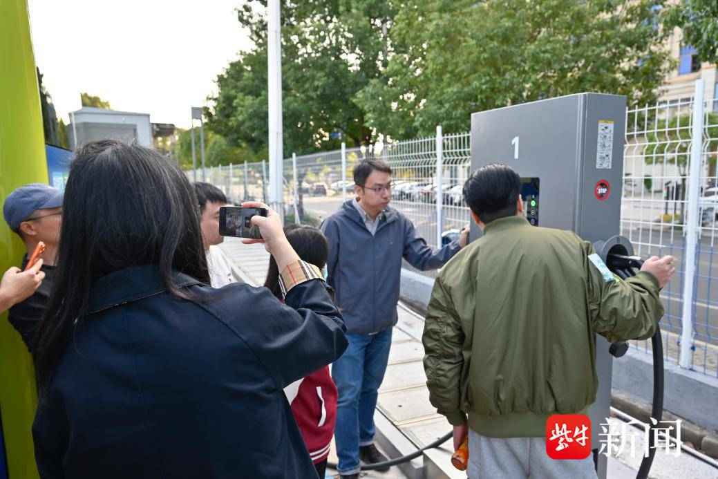 聚力车网互动 共创绿色未来——国网常州供电公司举办电力Citywalk主题活动