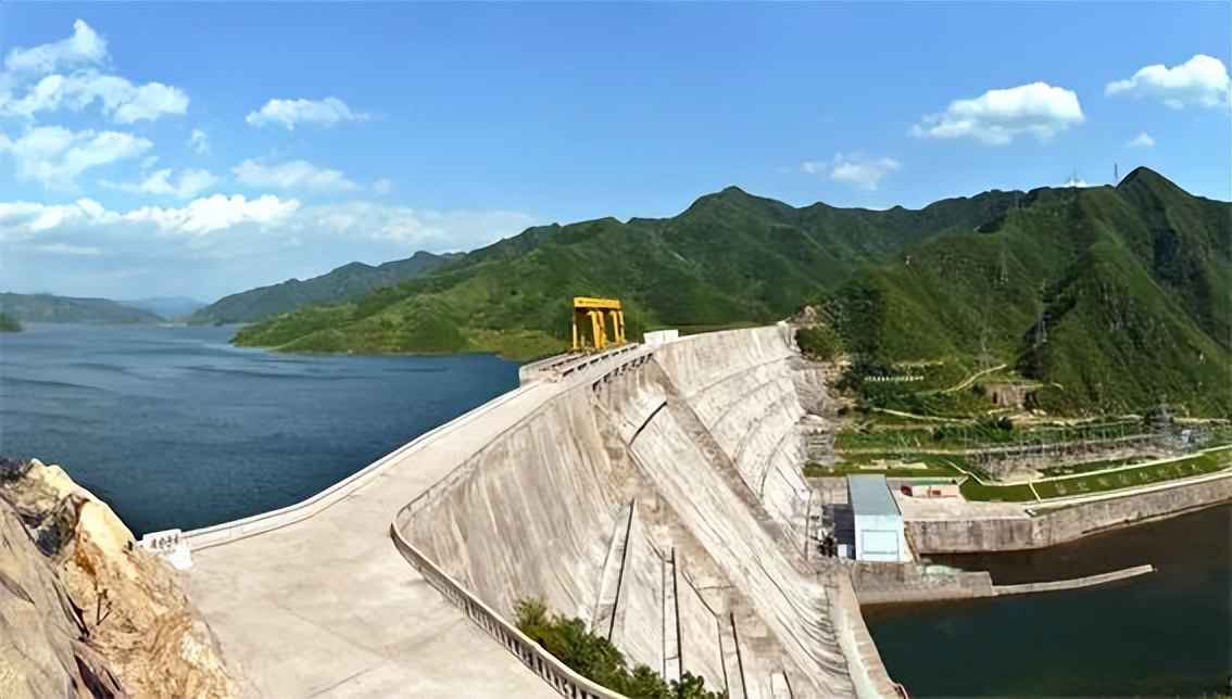 灰色电力管：朝鲜到底有多缺电？一到晚上就黑灯瞎火，从丹东买太阳能电板！