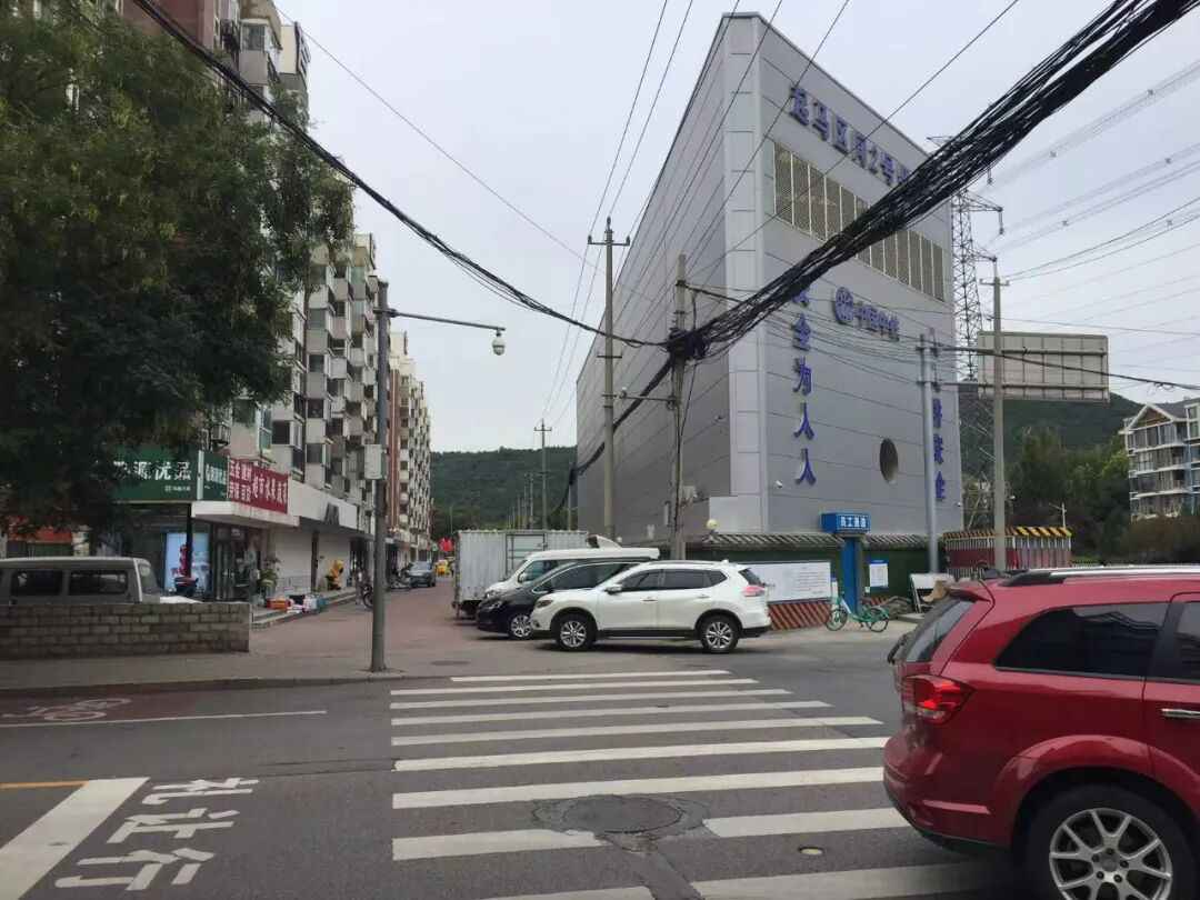 电力排管堵帽：地铁口规划难产，居民出行何去何从？