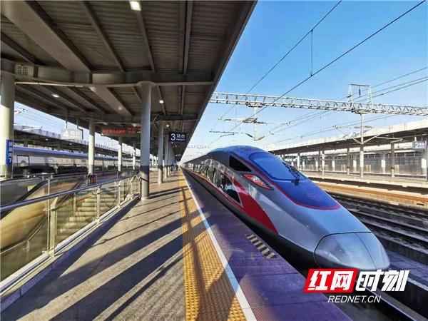 穿越湘西仙境：张吉怀高铁“最美”旅行指南