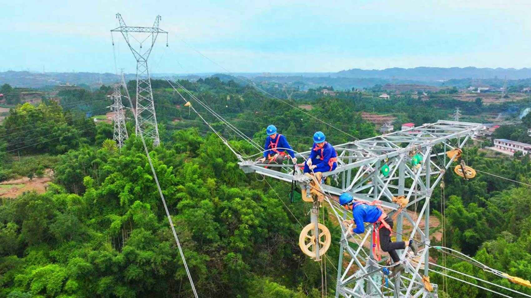 巴中电力远赴宜宾 圆满完成电网升级跨区域施工