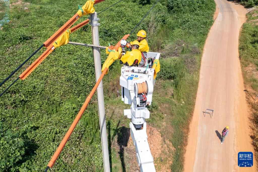 湘潭绝缘电力管保障电力安全：多战术守护群众清凉夏日