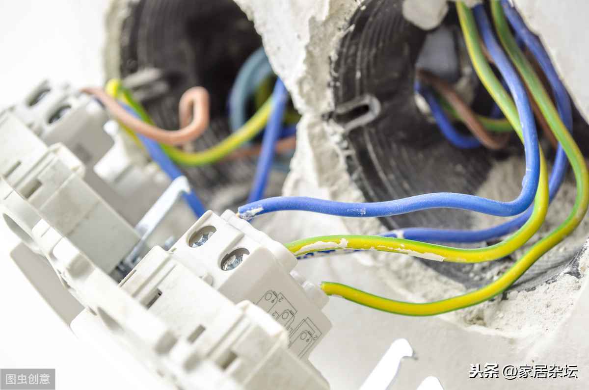 电力管安装卡子尺寸 电路中的PVC线管怎么安装？中间8米加一个过线盒吗？为什么？