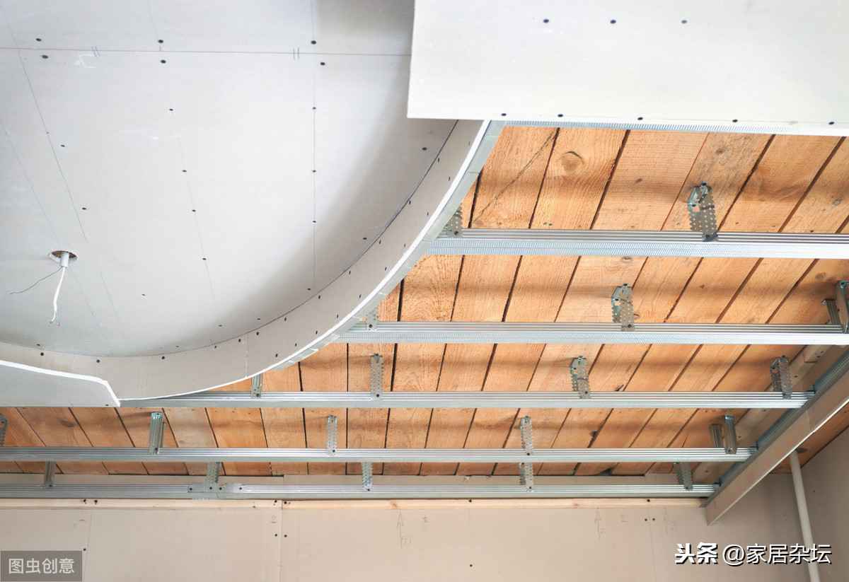 电力管安装卡子尺寸 电路中的PVC线管怎么安装？中间8米加一个过线盒吗？为什么？