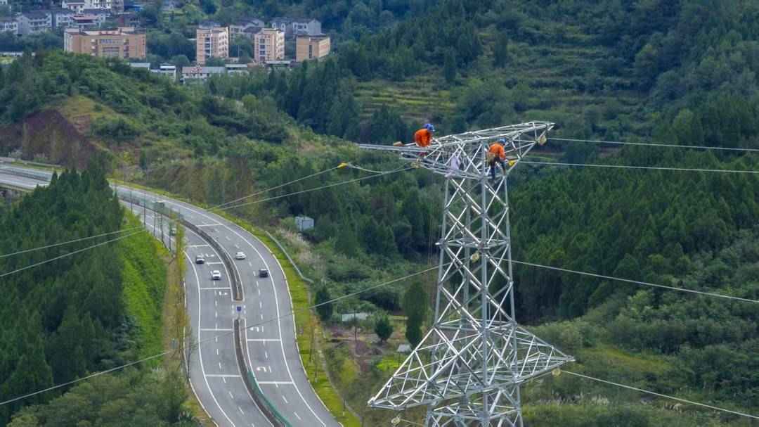 广元城市电力管升级：四川广元强力改造电力“大动脉”，筑牢今冬能源保供“硬支撑”