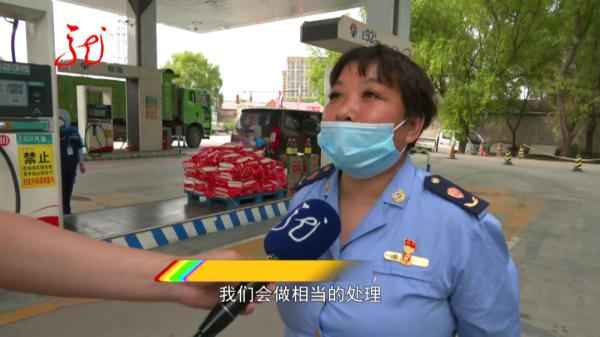 哈尔滨车主加油奇遇：52升油箱竟加出62升油，真相何在？
